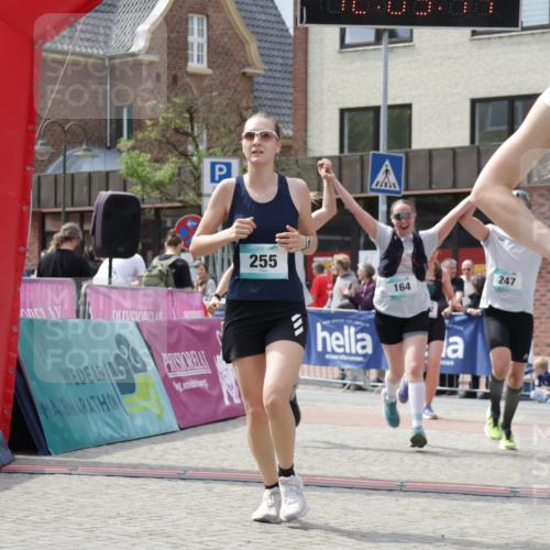 10.05.2026 - 8. Wedeler Halbmarathon Yannick Fuchs http://msf.ph/oto/9726605 10.05.2026 12:09:09 Ziel 132, 164, 165, 247, 255, 483, 762 meine-sportfotos.de