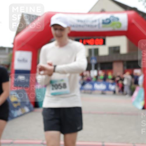 10.05.2026 - 8. Wedeler Halbmarathon Yannick Fuchs http://msf.ph/oto/9726606 10.05.2026 11:39:58 Ziel 217, 864, 1028, 2058, 2175 meine-sportfotos.de