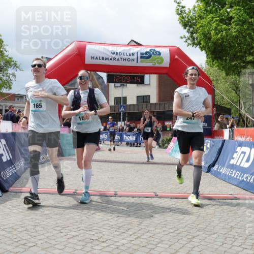 10.05.2026 - 8. Wedeler Halbmarathon Yannick Fuchs http://msf.ph/oto/9726678 10.05.2026 12:09:12 Ziel 132, 164, 165, 247, 255, 483, 762, 1039 meine-sportfotos.de