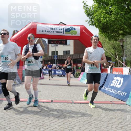10.05.2026 - 8. Wedeler Halbmarathon Yannick Fuchs http://msf.ph/oto/9726683 10.05.2026 12:09:12 Ziel 132, 164, 165, 247, 255, 483, 762, 1039 meine-sportfotos.de