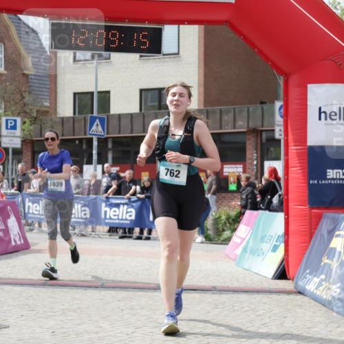 10.05.2026 - 8. Wedeler Halbmarathon Yannick Fuchs http://msf.ph/oto/9726690 10.05.2026 12:09:13 Ziel 164, 165, 247, 255, 762, 1039 meine-sportfotos.de