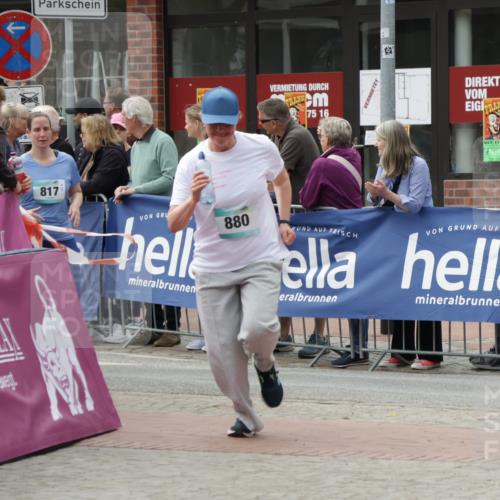 10.05.2026 - 8. Wedeler Halbmarathon Yannick Fuchs http://msf.ph/oto/9726697 10.05.2026 11:40:06 Ziel 217, 817, 864 meine-sportfotos.de