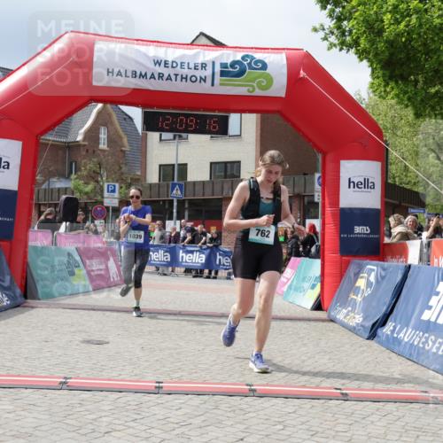 10.05.2026 - 8. Wedeler Halbmarathon Yannick Fuchs http://msf.ph/oto/9726702 10.05.2026 12:09:14 Ziel 164, 165, 247, 255, 762, 1039 meine-sportfotos.de