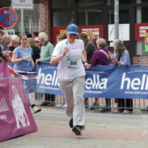 10.05.2026 - 8. Wedeler Halbmarathon Yannick Fuchs http://msf.ph/oto/9726703 10.05.2026 11:40:06 Ziel 217, 817, 864 meine-sportfotos.de