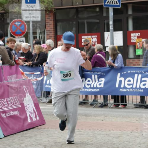 10.05.2026 - 8. Wedeler Halbmarathon Yannick Fuchs http://msf.ph/oto/9726707 10.05.2026 11:40:07 Ziel 817 meine-sportfotos.de