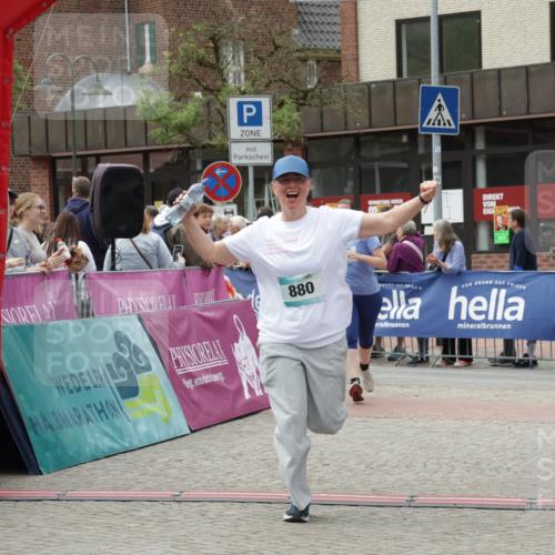 10.05.2026 - 8. Wedeler Halbmarathon Yannick Fuchs http://msf.ph/oto/9726725 10.05.2026 11:40:08 Ziel 628, 817 meine-sportfotos.de