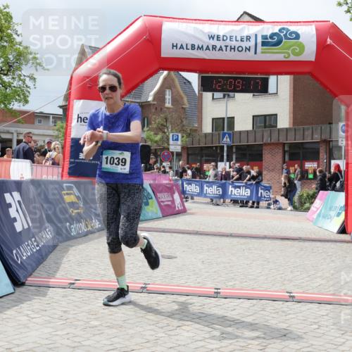 10.05.2026 - 8. Wedeler Halbmarathon Yannick Fuchs http://msf.ph/oto/9726731 10.05.2026 12:09:16 Ziel 164, 165, 247, 762, 1039 meine-sportfotos.de
