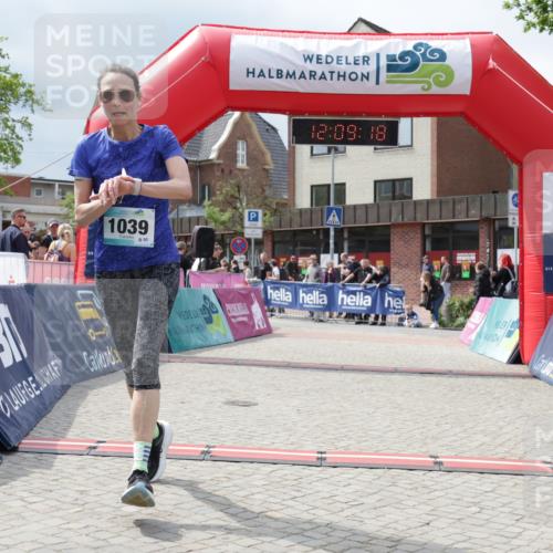 10.05.2026 - 8. Wedeler Halbmarathon Yannick Fuchs http://msf.ph/oto/9726735 10.05.2026 12:09:16 Ziel 164, 165, 247, 762, 1039 meine-sportfotos.de