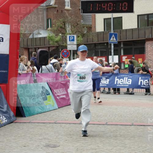 10.05.2026 - 8. Wedeler Halbmarathon Yannick Fuchs http://msf.ph/oto/9726736 10.05.2026 11:40:08 Ziel 628, 817 meine-sportfotos.de