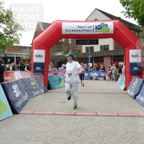 10.05.2026 - 8. Wedeler Halbmarathon Yannick Fuchs http://msf.ph/oto/9726762 10.05.2026 11:40:09 Ziel 275, 628, 817 meine-sportfotos.de