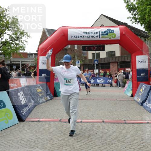 10.05.2026 - 8. Wedeler Halbmarathon Yannick Fuchs http://msf.ph/oto/9726785 10.05.2026 11:40:10 Ziel 275, 628, 817 meine-sportfotos.de