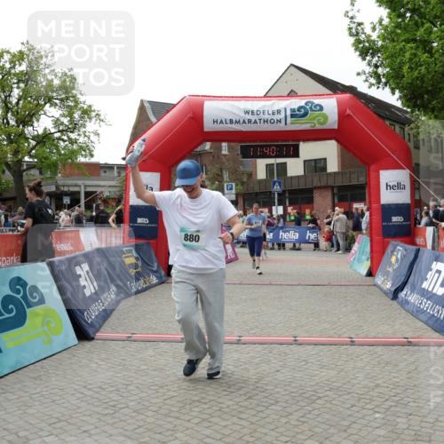 10.05.2026 - 8. Wedeler Halbmarathon Yannick Fuchs http://msf.ph/oto/9726790 10.05.2026 11:40:10 Ziel 275, 628, 817 meine-sportfotos.de