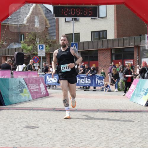 10.05.2026 - 8. Wedeler Halbmarathon Yannick Fuchs http://msf.ph/oto/9726818 10.05.2026 12:09:33 Ziel 622, 1022, 2173 meine-sportfotos.de