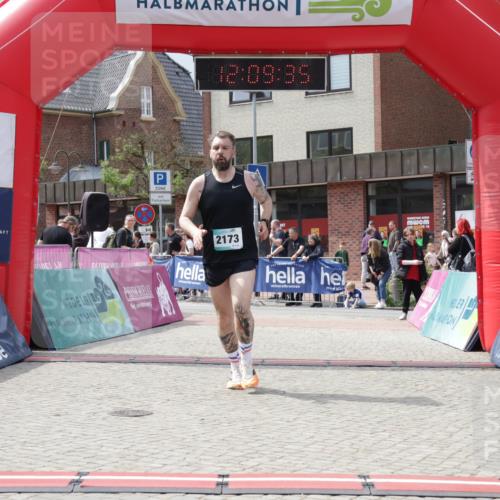 10.05.2026 - 8. Wedeler Halbmarathon Yannick Fuchs http://msf.ph/oto/9726822 10.05.2026 12:09:33 Ziel 622, 1022, 2173 meine-sportfotos.de