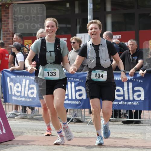 10.05.2026 - 8. Wedeler Halbmarathon Yannick Fuchs http://msf.ph/oto/9726851 10.05.2026 12:09:51 Ziel 133, 134, 208 meine-sportfotos.de
