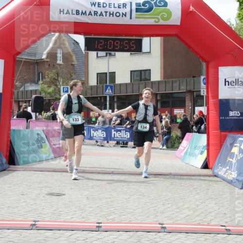 10.05.2026 - 8. Wedeler Halbmarathon Yannick Fuchs http://msf.ph/oto/9726903 10.05.2026 12:09:53 Ziel 133, 134, 208 meine-sportfotos.de