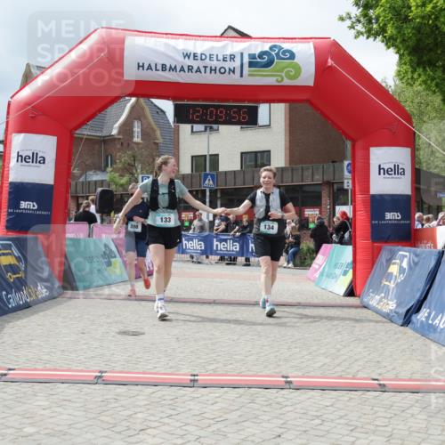 10.05.2026 - 8. Wedeler Halbmarathon Yannick Fuchs http://msf.ph/oto/9726914 10.05.2026 12:09:54 Ziel 133, 134, 208 meine-sportfotos.de