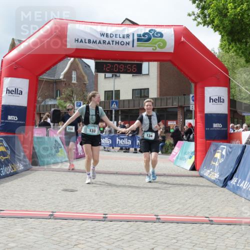10.05.2026 - 8. Wedeler Halbmarathon Yannick Fuchs http://msf.ph/oto/9726919 10.05.2026 12:09:54 Ziel 133, 134, 208 meine-sportfotos.de