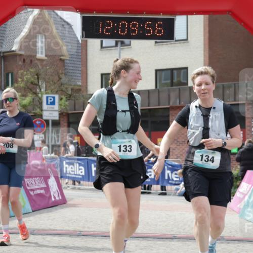 10.05.2026 - 8. Wedeler Halbmarathon Yannick Fuchs http://msf.ph/oto/9726922 10.05.2026 12:09:55 Ziel 133, 134, 208 meine-sportfotos.de