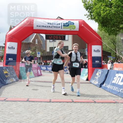 10.05.2026 - 8. Wedeler Halbmarathon Yannick Fuchs http://msf.ph/oto/9726931 10.05.2026 12:09:55 Ziel 133, 134, 208 meine-sportfotos.de