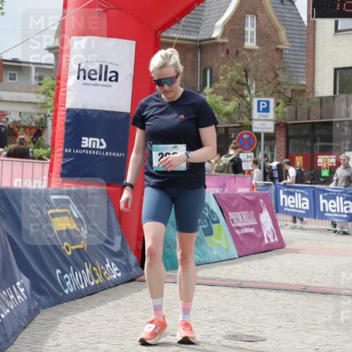 10.05.2026 - 8. Wedeler Halbmarathon Yannick Fuchs http://msf.ph/oto/9726940 10.05.2026 12:09:56 Ziel 133, 134, 208 meine-sportfotos.de