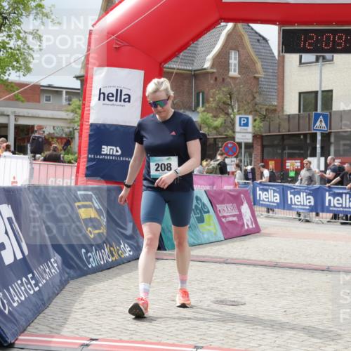 10.05.2026 - 8. Wedeler Halbmarathon Yannick Fuchs http://msf.ph/oto/9726946 10.05.2026 12:09:56 Ziel 133, 134, 208 meine-sportfotos.de