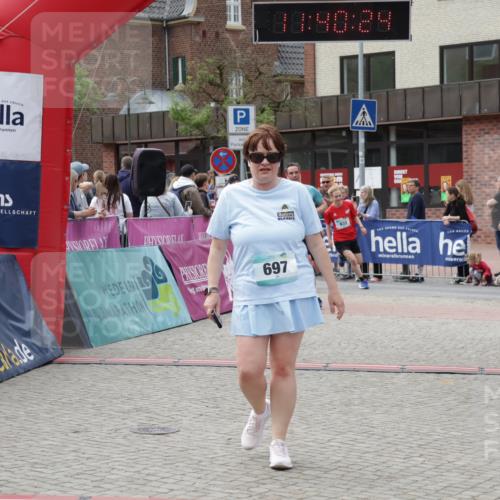 10.05.2026 - 8. Wedeler Halbmarathon Yannick Fuchs http://msf.ph/oto/9726966 10.05.2026 11:40:23 Ziel 592, 593, 697, 929, 932, 2053 meine-sportfotos.de