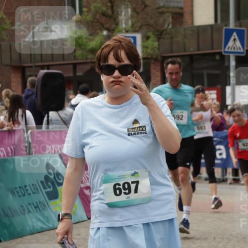 10.05.2026 - 8. Wedeler Halbmarathon Yannick Fuchs http://msf.ph/oto/9726983 10.05.2026 11:40:24 Ziel 592, 593, 697, 929, 932, 975, 2053 meine-sportfotos.de