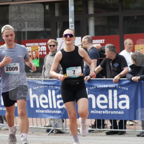 10.05.2026 - 8. Wedeler Halbmarathon Yannick Fuchs http://msf.ph/oto/9727061 10.05.2026 12:10:07 Ziel 7, 2009, 2018 meine-sportfotos.de