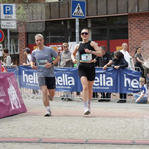 10.05.2026 - 8. Wedeler Halbmarathon Yannick Fuchs http://msf.ph/oto/9727075 10.05.2026 12:10:08 Ziel 7, 2009 meine-sportfotos.de