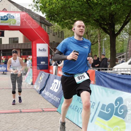 10.05.2026 - 8. Wedeler Halbmarathon Yannick Fuchs http://msf.ph/oto/9727077 10.05.2026 11:40:30 Ziel 592, 593, 929, 932, 975 meine-sportfotos.de