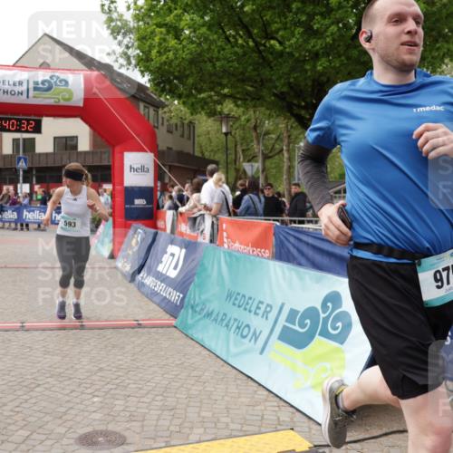 10.05.2026 - 8. Wedeler Halbmarathon Yannick Fuchs http://msf.ph/oto/9727091 10.05.2026 11:40:30 Ziel 592, 593, 929, 932, 975 meine-sportfotos.de