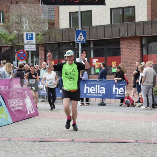 10.05.2026 - 8. Wedeler Halbmarathon Yannick Fuchs http://msf.ph/oto/9727108 10.05.2026 11:40:45 Ziel 340, 591, 639, 738, 1001 meine-sportfotos.de