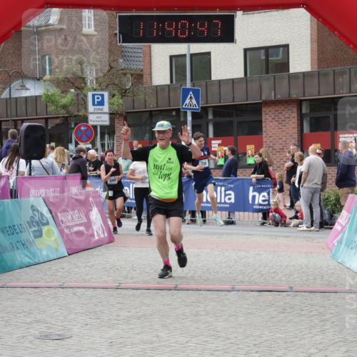 10.05.2026 - 8. Wedeler Halbmarathon Yannick Fuchs http://msf.ph/oto/9727119 10.05.2026 11:40:45 Ziel 340, 591, 639, 738, 1001 meine-sportfotos.de