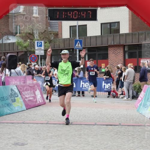 10.05.2026 - 8. Wedeler Halbmarathon Yannick Fuchs http://msf.ph/oto/9727127 10.05.2026 11:40:46 Ziel 340, 591, 639, 738, 1001 meine-sportfotos.de
