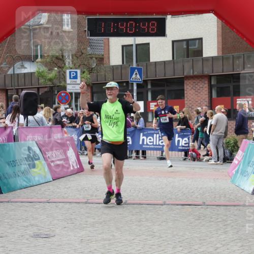 10.05.2026 - 8. Wedeler Halbmarathon Yannick Fuchs http://msf.ph/oto/9727131 10.05.2026 11:40:46 Ziel 340, 591, 639, 738, 1001 meine-sportfotos.de