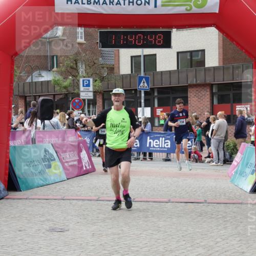 10.05.2026 - 8. Wedeler Halbmarathon Yannick Fuchs http://msf.ph/oto/9727139 10.05.2026 11:40:46 Ziel 340, 591, 639, 738, 1001 meine-sportfotos.de