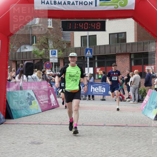 10.05.2026 - 8. Wedeler Halbmarathon Yannick Fuchs http://msf.ph/oto/9727145 10.05.2026 11:40:46 Ziel 340, 591, 639, 738, 1001 meine-sportfotos.de