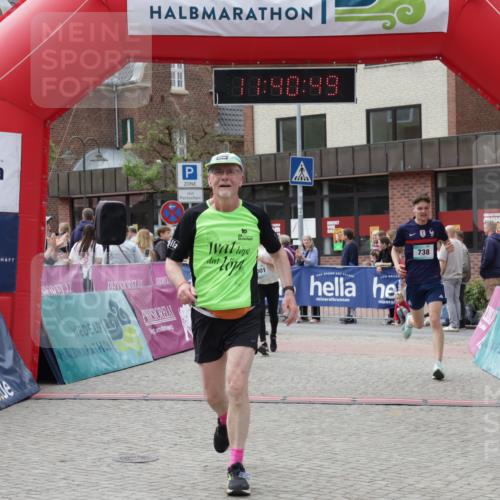 10.05.2026 - 8. Wedeler Halbmarathon Yannick Fuchs http://msf.ph/oto/9727159 10.05.2026 11:40:47 Ziel 340, 591, 639, 738, 1001 meine-sportfotos.de