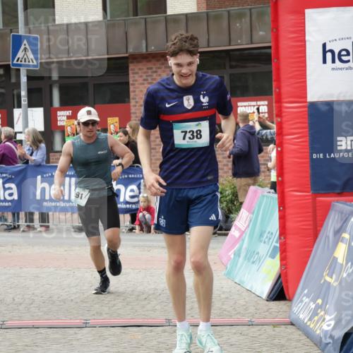 10.05.2026 - 8. Wedeler Halbmarathon Yannick Fuchs http://msf.ph/oto/9727170 10.05.2026 11:40:49 Ziel 340, 591, 639, 738, 957, 1001 meine-sportfotos.de