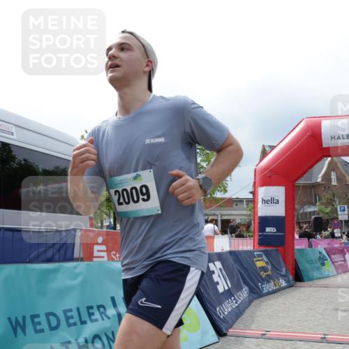10.05.2026 - 8. Wedeler Halbmarathon Yannick Fuchs http://msf.ph/oto/9727177 10.05.2026 12:10:12 Ziel 7, 2009 meine-sportfotos.de