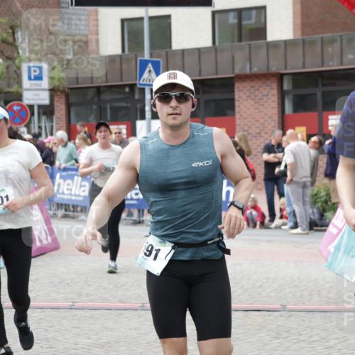 10.05.2026 - 8. Wedeler Halbmarathon Yannick Fuchs http://msf.ph/oto/9727199 10.05.2026 11:40:51 Ziel 340, 591, 639, 738, 957, 1001 meine-sportfotos.de