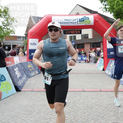 10.05.2026 - 8. Wedeler Halbmarathon Yannick Fuchs http://msf.ph/oto/9727225 10.05.2026 11:40:52 Ziel 340, 591, 639, 738, 957, 1001 meine-sportfotos.de