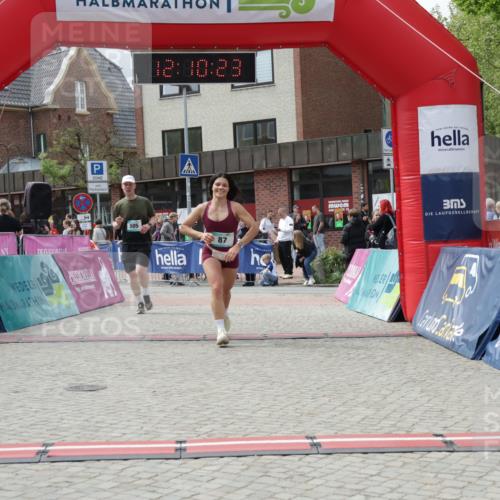 10.05.2026 - 8. Wedeler Halbmarathon Yannick Fuchs http://msf.ph/oto/9727228 10.05.2026 12:10:21 Ziel 79, 87, 183, 505 meine-sportfotos.de