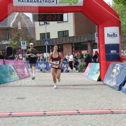 10.05.2026 - 8. Wedeler Halbmarathon Yannick Fuchs http://msf.ph/oto/9727234 10.05.2026 12:10:21 Ziel 79, 87, 183, 505 meine-sportfotos.de