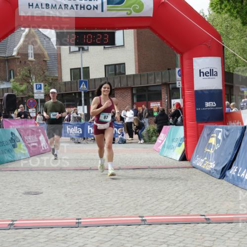 10.05.2026 - 8. Wedeler Halbmarathon Yannick Fuchs http://msf.ph/oto/9727237 10.05.2026 12:10:21 Ziel 79, 87, 183, 505 meine-sportfotos.de