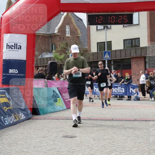 10.05.2026 - 8. Wedeler Halbmarathon Yannick Fuchs http://msf.ph/oto/9727268 10.05.2026 12:10:23 Ziel 79, 87, 183, 311, 505 meine-sportfotos.de