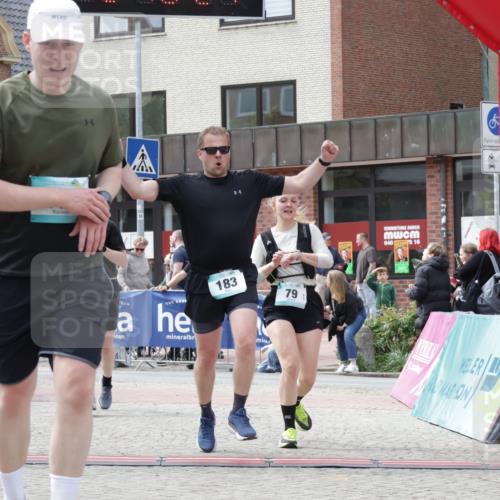 10.05.2026 - 8. Wedeler Halbmarathon Yannick Fuchs http://msf.ph/oto/9727284 10.05.2026 12:10:25 Ziel 79, 87, 183, 311, 505 meine-sportfotos.de