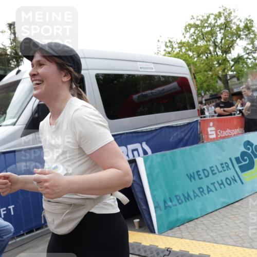 10.05.2026 - 8. Wedeler Halbmarathon Yannick Fuchs http://msf.ph/oto/9727285 10.05.2026 11:40:55 Ziel 591, 957, 968, 1001 meine-sportfotos.de
