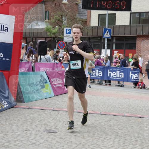10.05.2026 - 8. Wedeler Halbmarathon Yannick Fuchs http://msf.ph/oto/9727299 10.05.2026 11:40:57 Ziel 957, 968, 2190 meine-sportfotos.de